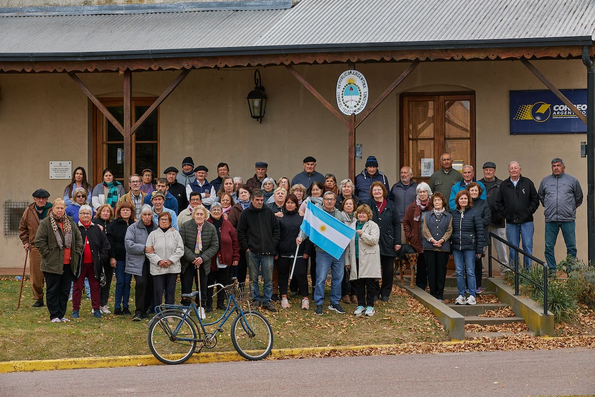 Vecinos de Santa Regina, un pueblo bonaerense, movilizados contra el cierre de del servicio de correo