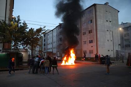 Vecinos de Villa Lugano incendiaron contenedores en protesta por el accionar de bandas narco en la zona