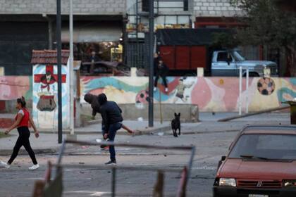 Vecinos de Villa Lugano incendiaron contenedores en protesta por el accionar de bandas narco en la zona