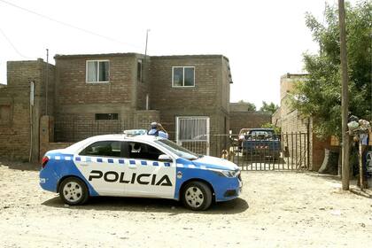 Vecinos mataron al supuesto violador al quemar su vivienda en la ciudad de Centenario, en Neuquén