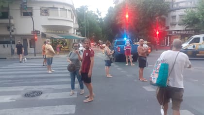 Vecinos protestaron en la intersección de las avenidas Directorio y Varela por los cortes de energía