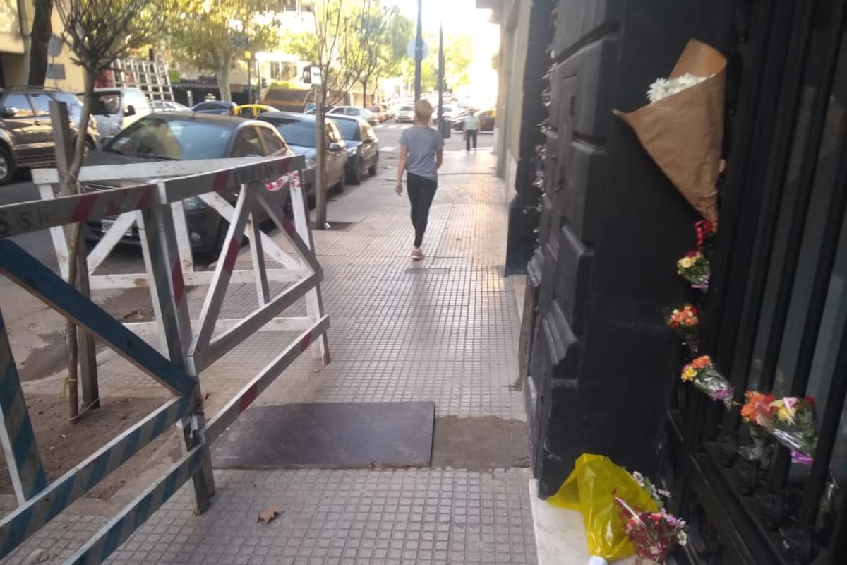Vecinos recordaron a Violeta con ofrendas florales en la zona donde fue encontrado su cuerpo