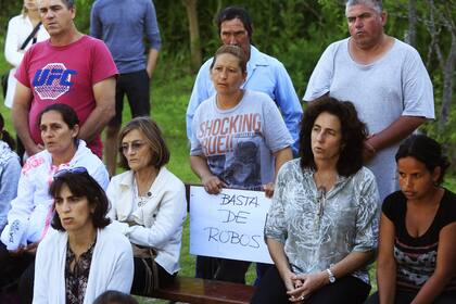 Vecinos se reunieron ayer en el centro comunitario de Cáritas para pedir mayor seguridad