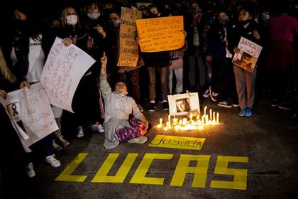 Vecinos y amigos del Lucas de 17 años, que fue asesinado en Quilmes, expresaron su dolor y advirtieron por el aumento de los robos en el llamado barrio Naval
