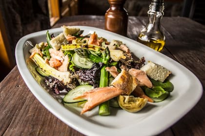 Vegetales y salmón en Estancia Las Cañitas
