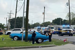 Vehículo atropella a varios asistentes durante una celebración por el Año Nuevo Lao en Louisiana