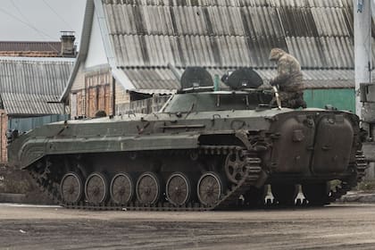 Vehículo de combate de infantería BMP ucraniano en la ciudad de Bakhmut, en el este de Ucrania