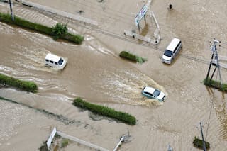 Inundaciones por intensas lluvias cerca de Tokio dejan 4 muertos y afectan al transporte