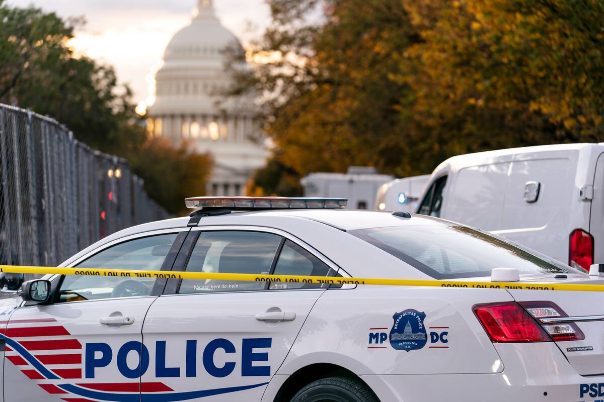 Vehículos de la Policía Metropolitana de Washington (Foto AP /J. Scott Applewhite)
