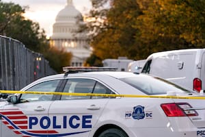 Vehículos de la Policía Metropolitana de Washington (Foto AP /J. Scott Applewhite)