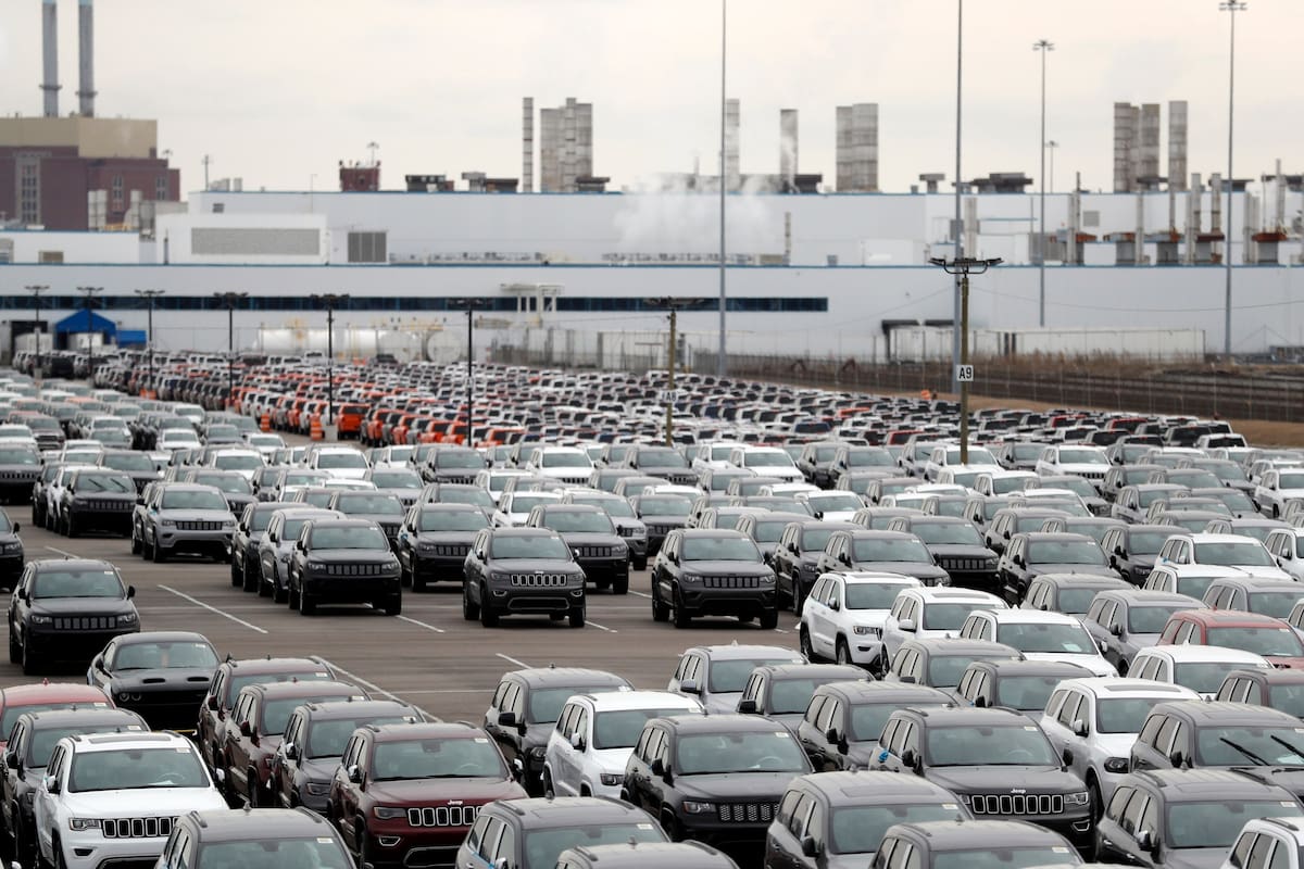 Vehículos en una fábrica de Jeeps en Detroit, el 26 de febrero del 2019. (AP foto/Carlos Osorio)
