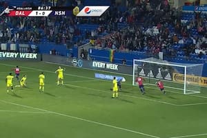 Velasco sale a gritar el golazo que acaba de hacer, en su presentación para Dallas en la MLS