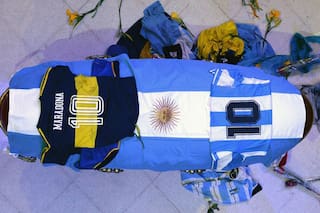 “¿Qué hacemos con los regalos del velorio?”: el chat de las hijas de Maradona