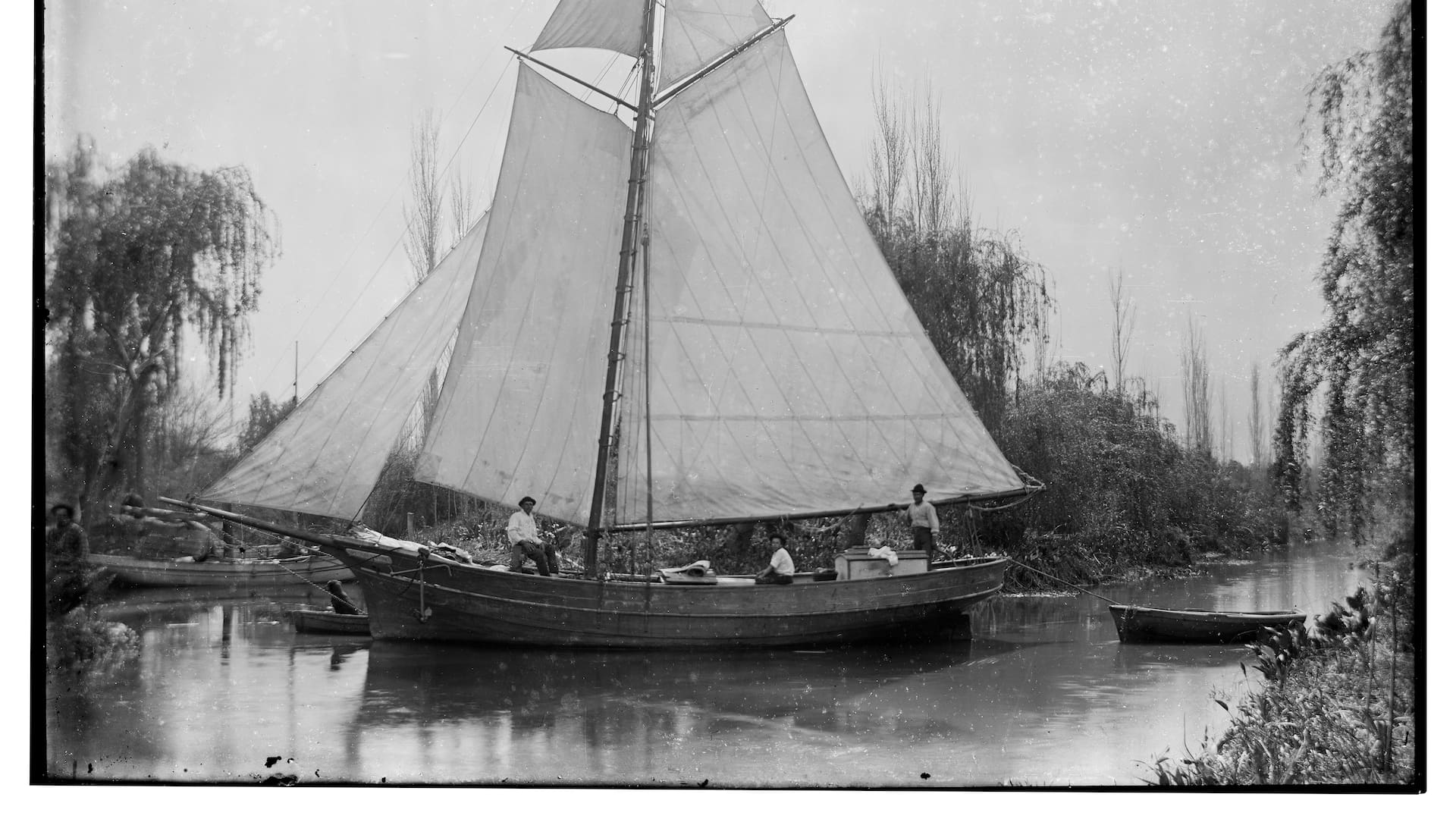 Velero “El incrédulo argentino" de Eulogio Sierra. Boca del arroyo Espadaño, Delta del Paraná, por Juan S. Müller, 1888