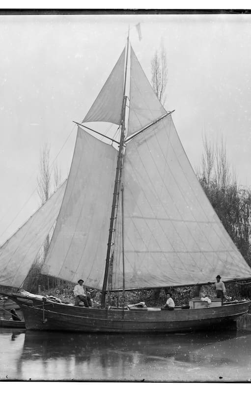 Velero “El incrédulo argentino" de Eulogio Sierra. Boca del arroyo Espadaño, Delta del Paraná, por Juan S. Müller, 1888