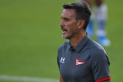 Pablo Quatrocchi, DT interino de Estudiantes ante Vélez tras la salida de Leandro Desábato