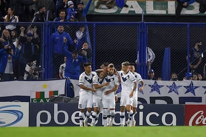 Vélez no ganó, pero sintió euforia por conseguir el 3-3 a los 47 minutos del segundo tiempo, tras estar 1-3 a los 43 frente a Independiente; en el Torneo 2021 cada uno se llevó un punto.