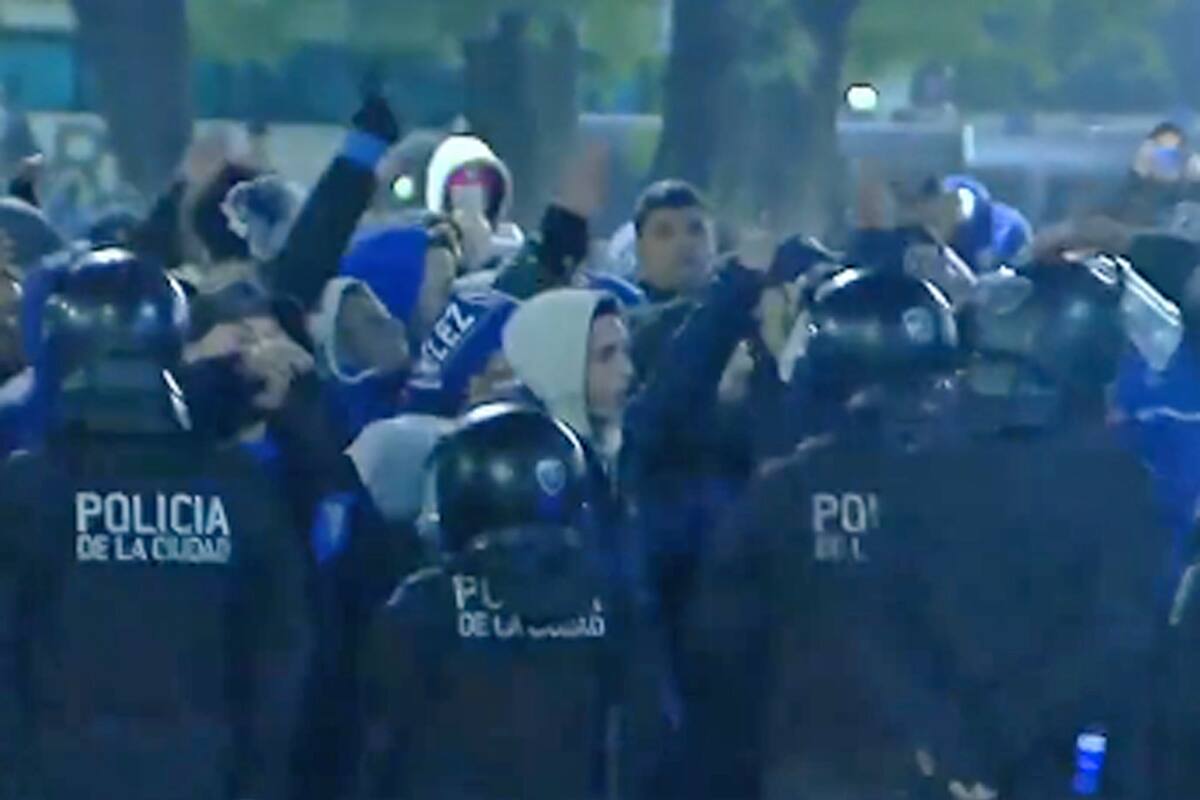 Vélez pelea el descenso y hay tensión entre los hinchas