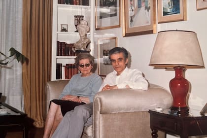 Velia y su hijo, Juan José Sebreli