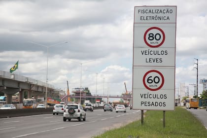 Velocidad máxima permitida y presencia de cámaras de fotomulta
