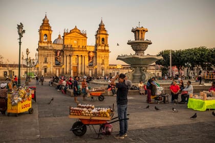 Vendedores ambulantes en Ciudad de Guatemala. En Cayalá, están muy regulados