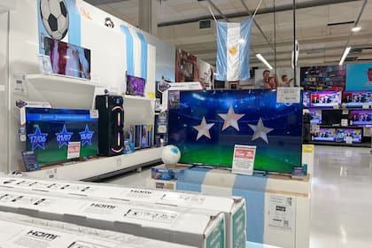 Vendedores de electrodomésticos señalaron que todavía sus clientes no demandaron pagar en dólares y en cuotas.