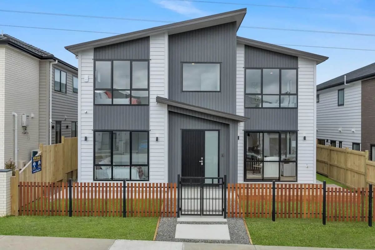 Venden una casa en Auckland con un Tesla de regalo