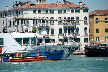 Cuatro personas, que iban a bordo del barco de turismo accidentado, el "River Countness", resultaron heridas en el accidente