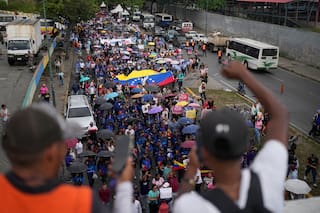 Venezolanos afines al oficialismo piden en las calles la libertad de Maduro y su esposa