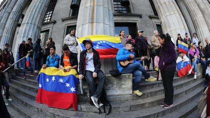 Venezolanos durante una protesta en la Facultad de Derecho