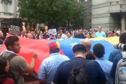 Venezolanos frente a la cancillería argentina (Archivo)