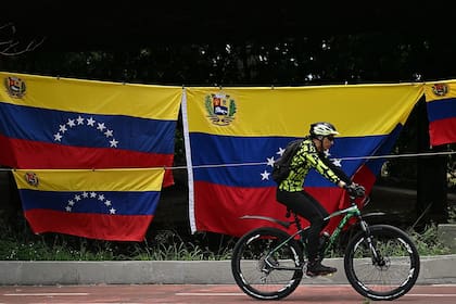 Venezuela dice que Irán le ofreció apoyo ante "terrorismo" de EE. UU.