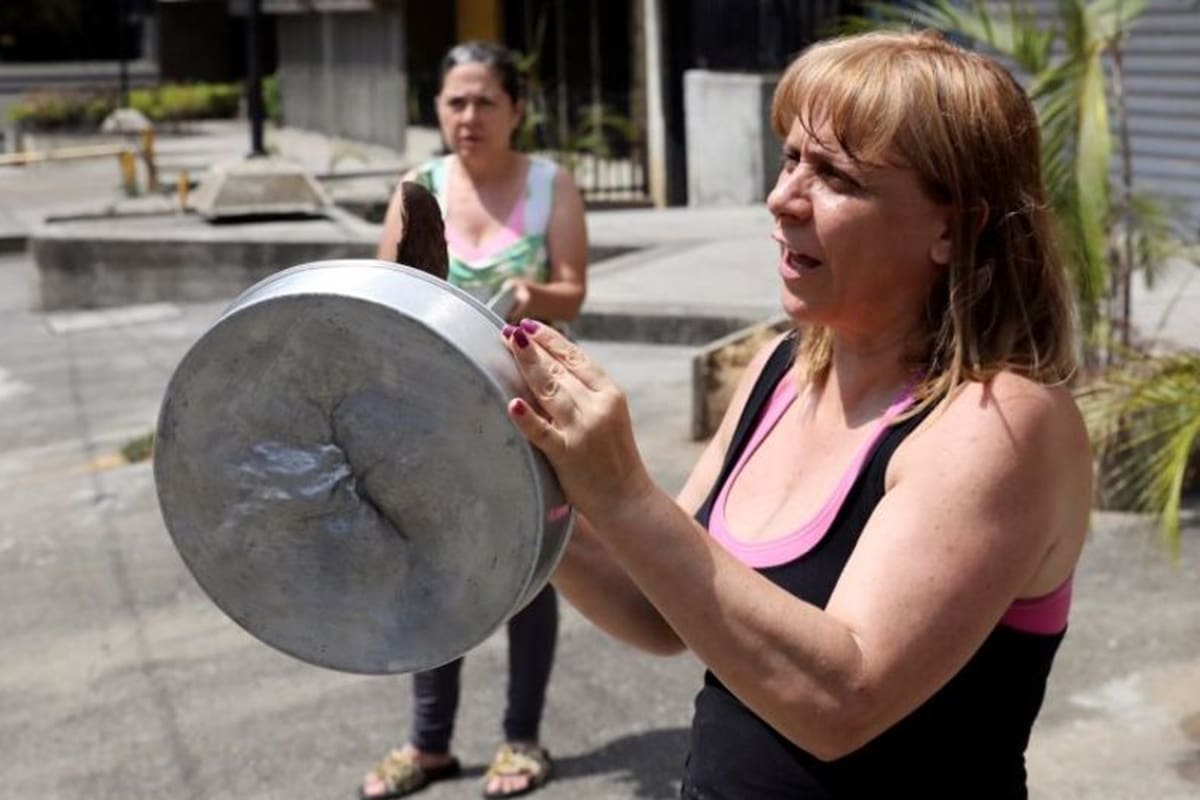 Venezuela, donde los ciudadanos protestan contra la falta de servicios básicos como la electricidad, encabeza la lista de los países más desdichados