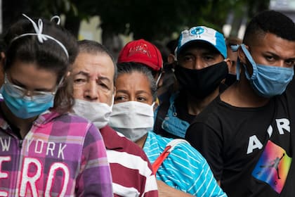 La población venezolana, entre la crisis económica, la pandemia, y la creciente represión del gobierno de Maduro, que se lanzó con más fuerza contra sus detractores