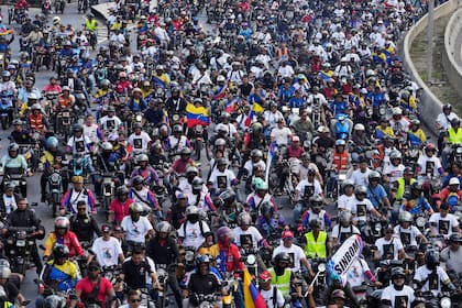 Venezuela trabaja en identificación de muertos en ataque de EEUU, no da cifra oficial