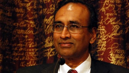 Venkatraman Ramakrishnan en 2009, al recibir el premio Nobel