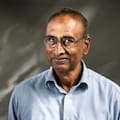 Venki Ramakrishnan: “Nuestros cerebros parecen haber desarrollado un mecanismo de protección con la muerte”