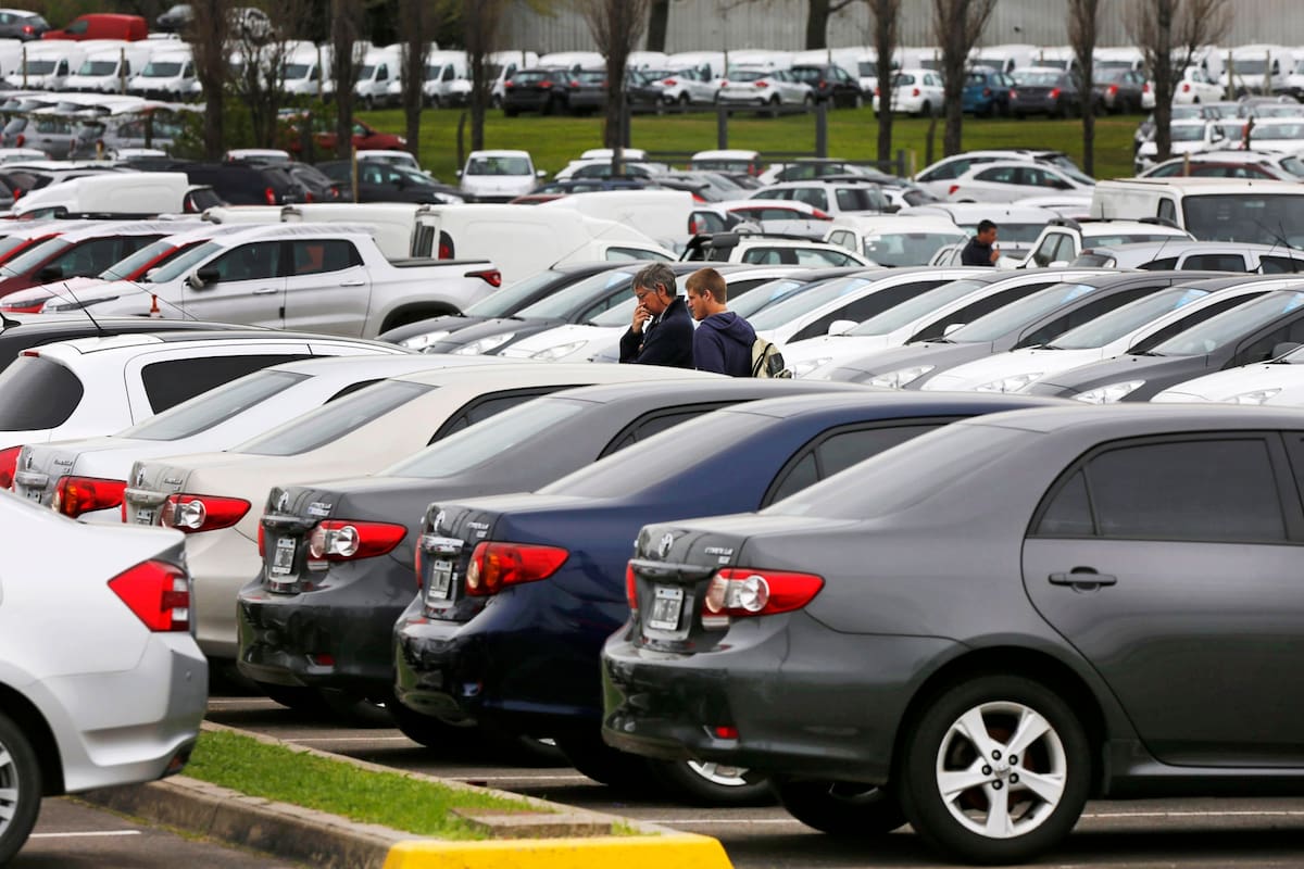 Venta de autos en la agencia Carone, Tortuguitas