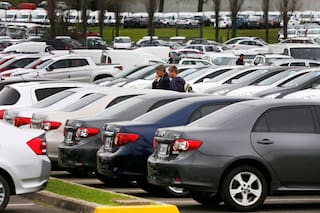 Otro dato negativo en la economía: se derrumban 18,2% los patentamientos de 0km