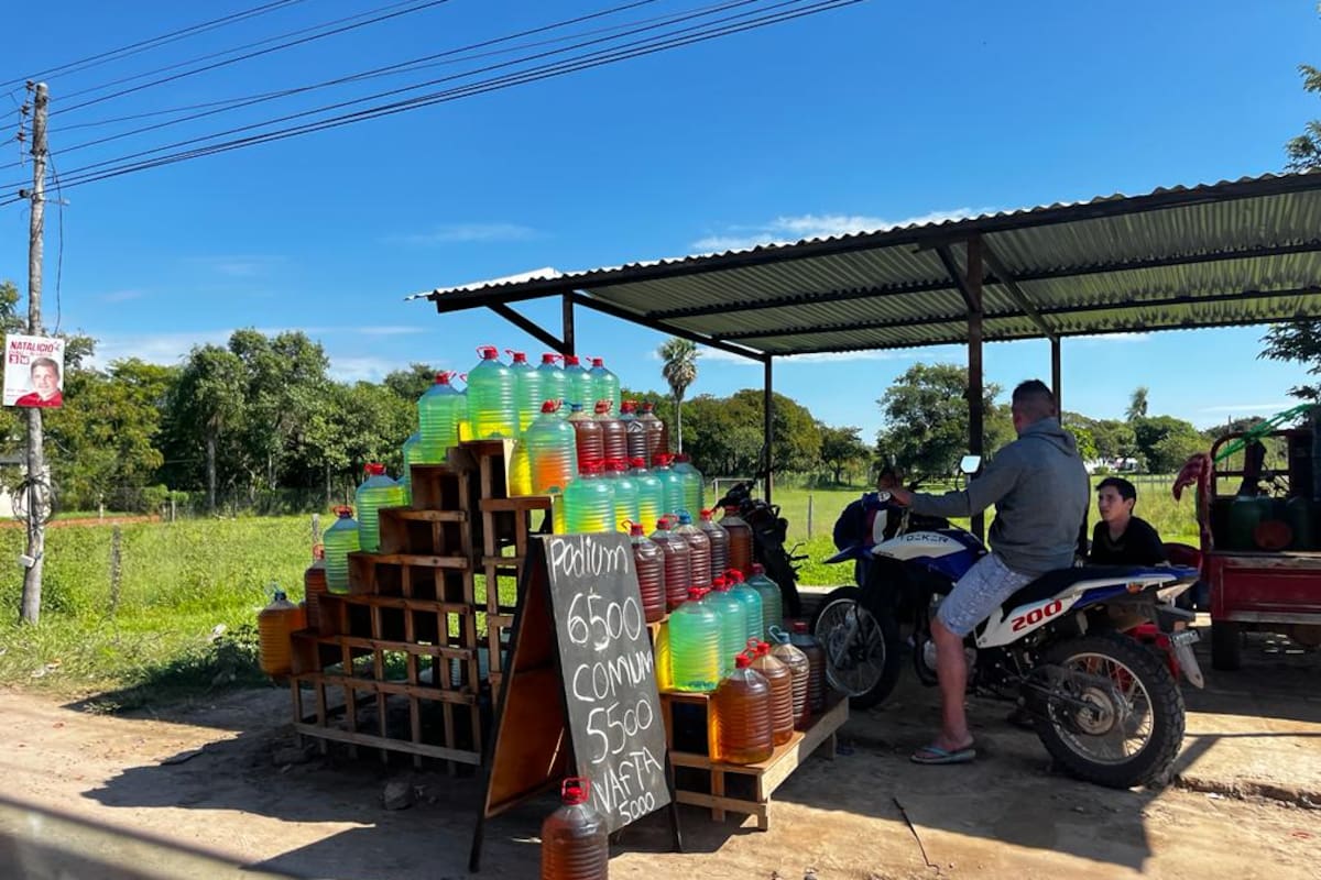 Venta de combustible argentino en el municipio de Nanawa, vecino de Asunción