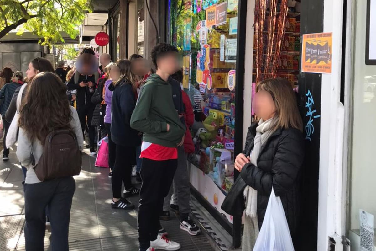 Venta de figuritas en un kiosco de Belgrano durante el fin de semana