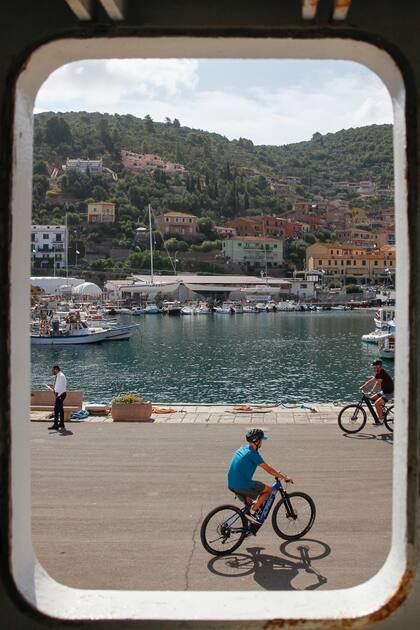 Ventana del ferry para viajar a Giglio