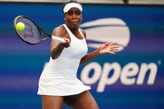 Venus Williams cae en Miami, pero recibe una reverencia de Francesca Jones