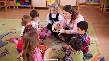 Ver algo que ya conocen ayuda a los niños a relajarse del estrés de aprender constantemente cosas nuevas