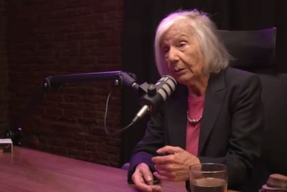 "Ver cine en pantallitas de televisión es como si se leyera un poema de Leopoldo Lugones o de Baudelaire mal pronunciado", sostuvo la escritora y exprofesora