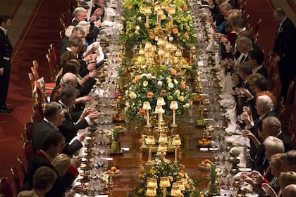 Ver un banquete en los sueños indica que la persona tiene una buena vida social