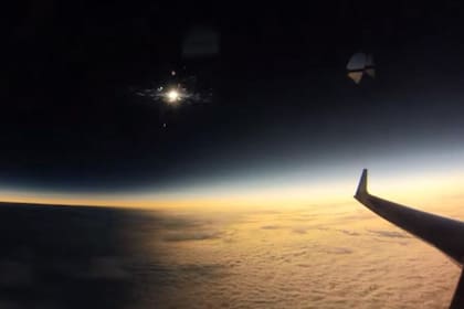 Ver un eclipse desde un avión es una de las experiencias más difíciles de vivir