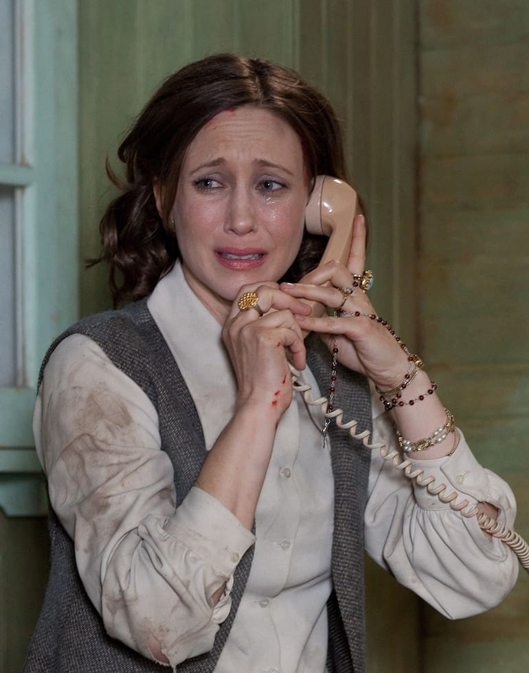 Vera Farmiga, en una escena de El conjuro (2013)
