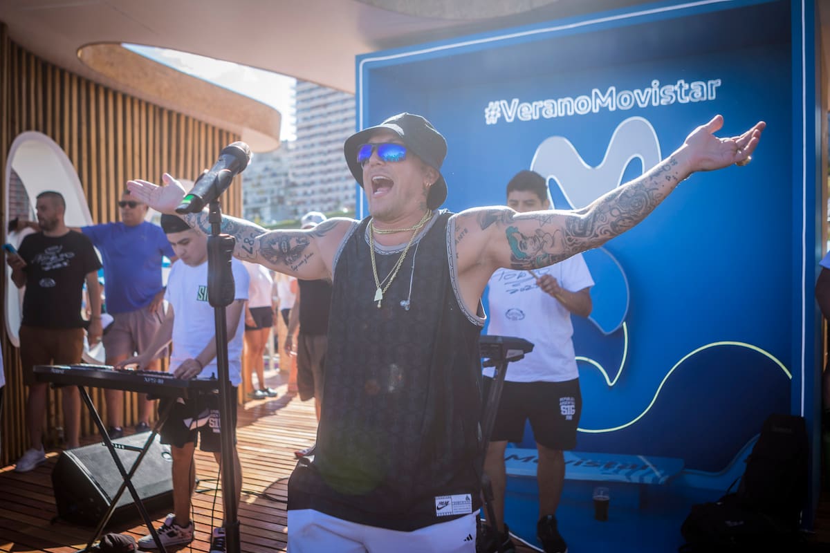 Verano Movistar. El Polaco hizo vibrar Playa Grande en un show gratuito para todos los clientes.