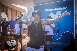 Verano Movistar. El Polaco hizo vibrar Playa Grande en un show gratuito para todos los clientes.